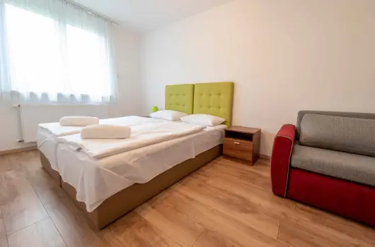 Veritas Apartmanh�z, Zam�rdi
