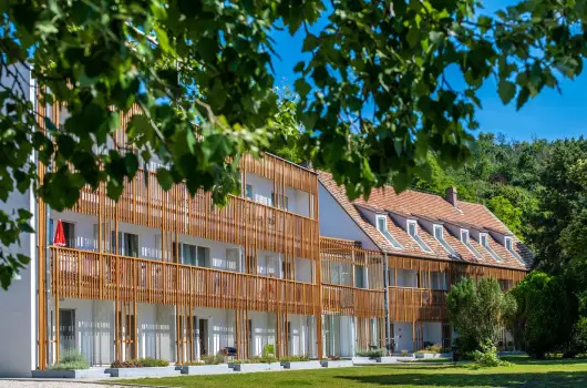 Tihany Yacht Club - Kedvezm�nyes �r f�lpanzi�val