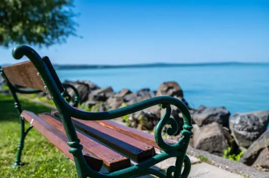 Tihany Yacht Club - Vissza nem t�r�tend� �r f�lpanzi�val (1 �jt�l)