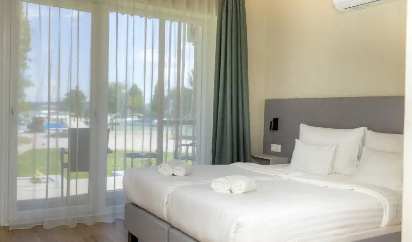 Tihany Yacht Club Tihany - Augusztus 20. - teljes el�refizet�ssel