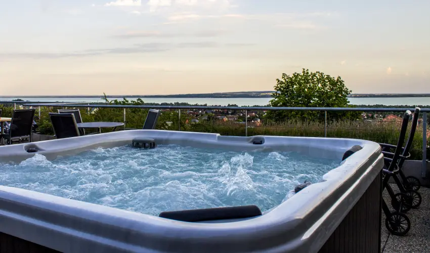 Zenit Hotel Balaton Vonyarcvashegy - Balatoni kedvezményes árak reggelis ellátással (1 éjtől)