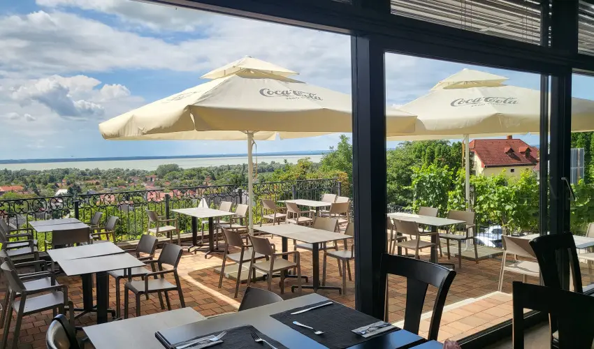 Zenit Hotel Balaton Vonyarcvashegy - Balatoni kedvezményes árak reggelis ellátással (1 éjtől)