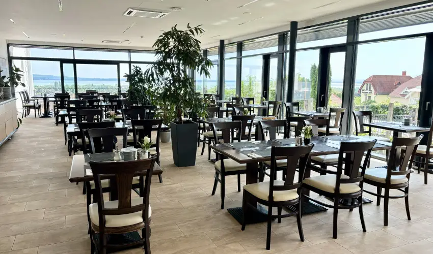 Zenit Hotel Balaton Vonyarcvashegy - Balatoni kedvezményes árak reggelis ellátással (1 éjtől)