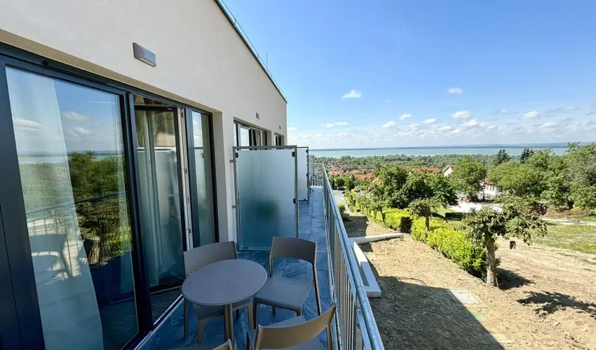 Zenit Hotel Balaton Vonyarcvashegy - Balatoni kedvezményes árak reggelis ellátással (1 éjtől)