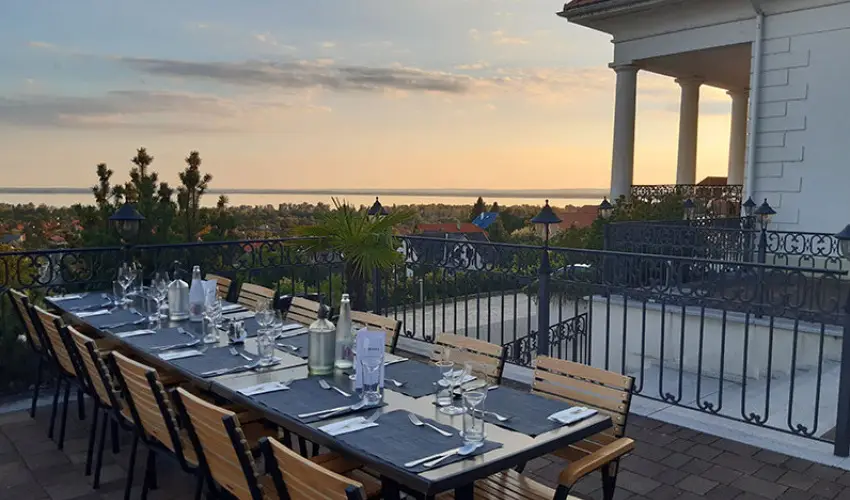 Zenit Hotel Balaton Vonyarcvashegy - Balatoni kedvezményes árak reggelis ellátással (1 éjtől)