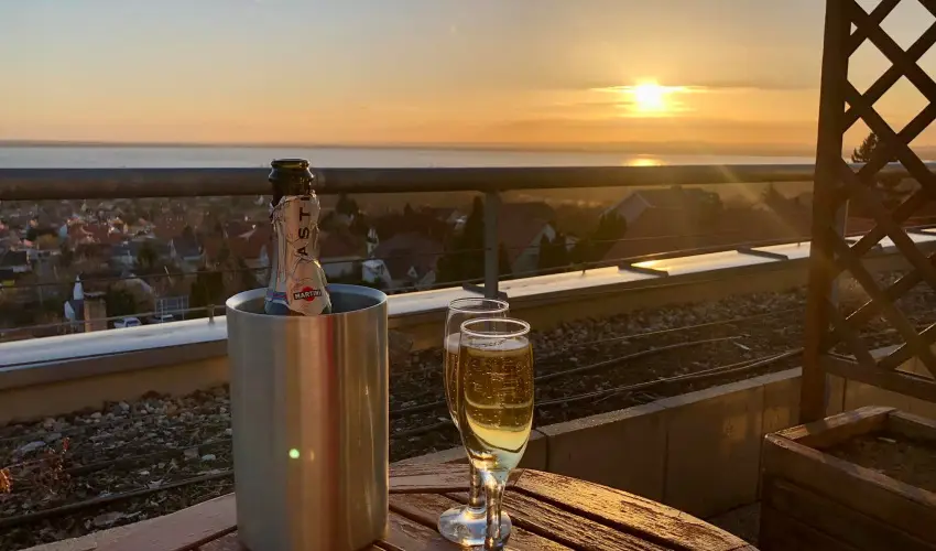 Zenit Hotel Balaton Vonyarcvashegy - Balatoni kedvezményes árak reggelis ellátással (1 éjtől)